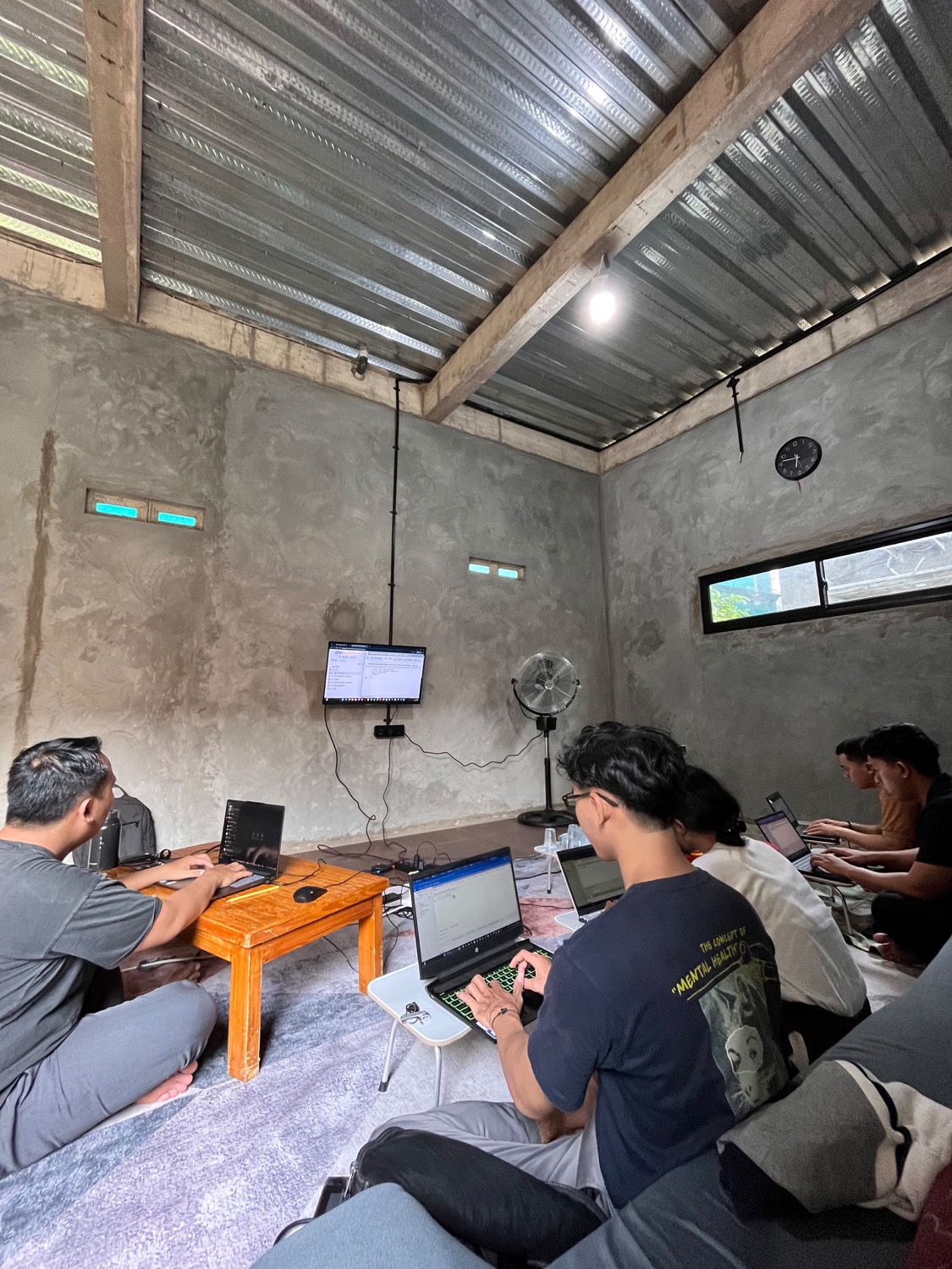 Praktik langsung di laptop masing-masing
